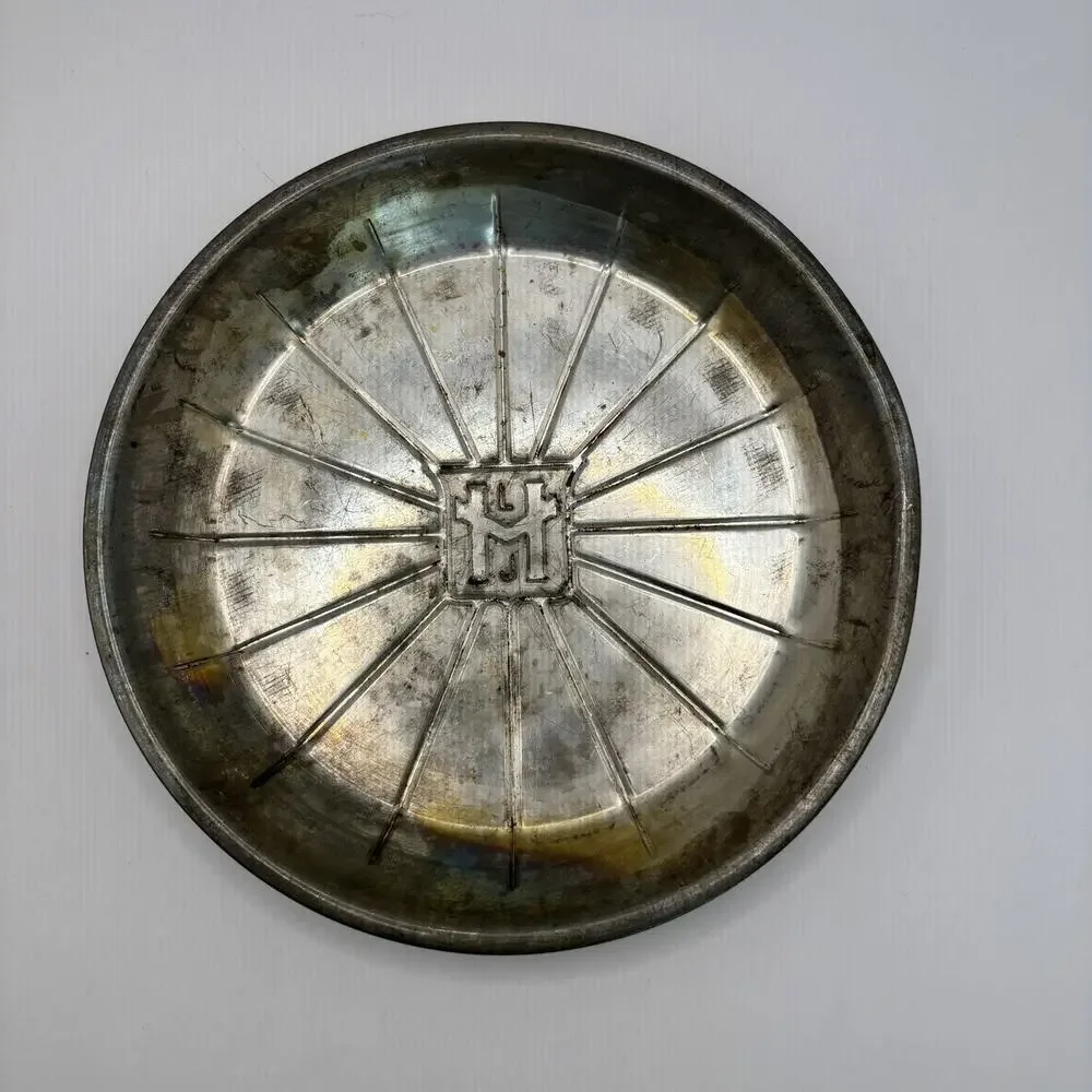 Set of 2 Vintage 9” Metal Pie Tin Pan Lloyd J Harris LJH Slices